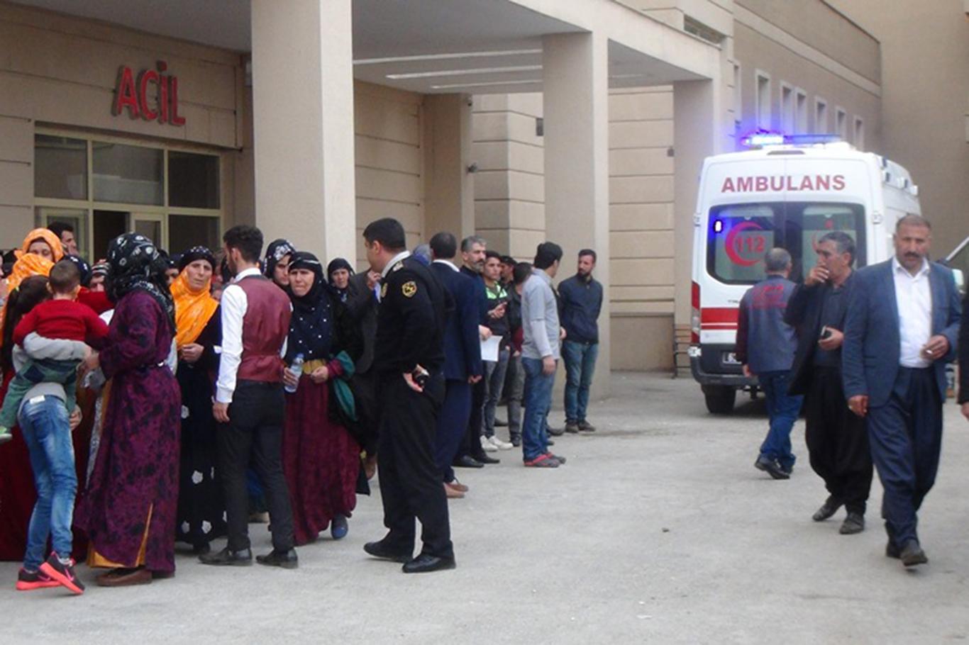 Düğünde havaya ateş açıldı: 2 çocuk yaralı Düğünde havaya ateş açıldı: 2 çocuk yaralı